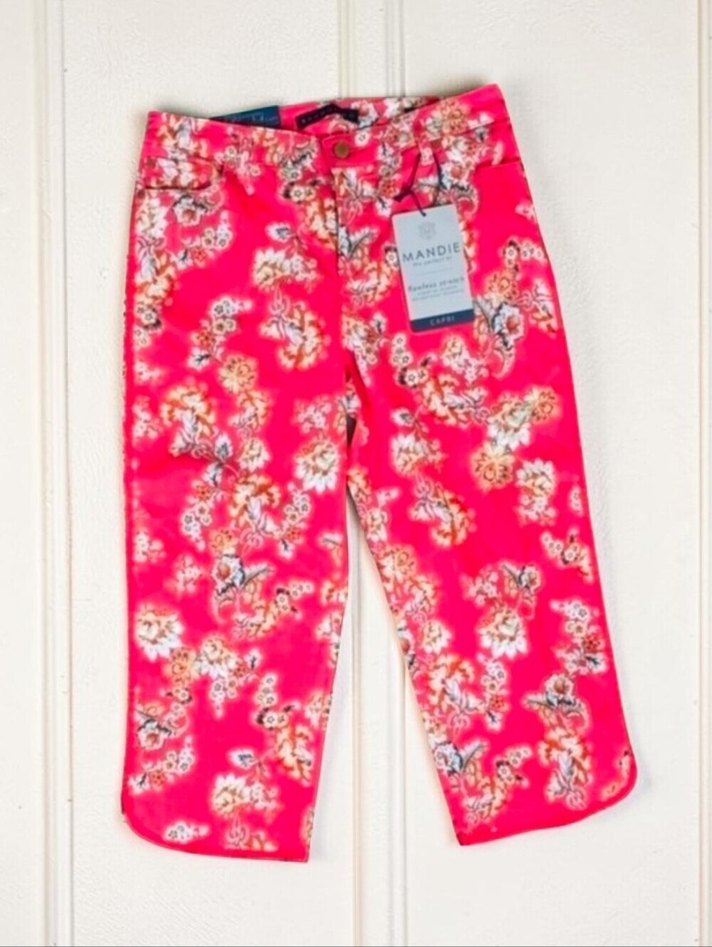 BANDOLINO | MANDIE THE PERFECT FIT FLORAL CAPRI PANTS -NWT!